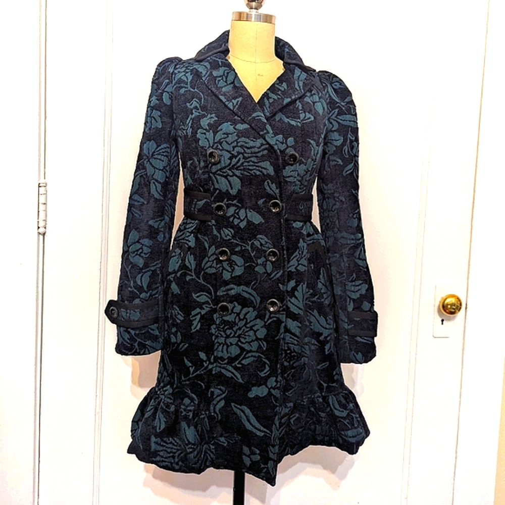 Emerald Isle 💙💚🖤 Double-breasted brocade coat from Anthropologie.